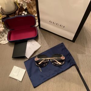 - SOLD - NEW Auth GUCCI GG0226SK sunglasses Black